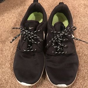 2 for $20 NIKE ROSHE RUNS